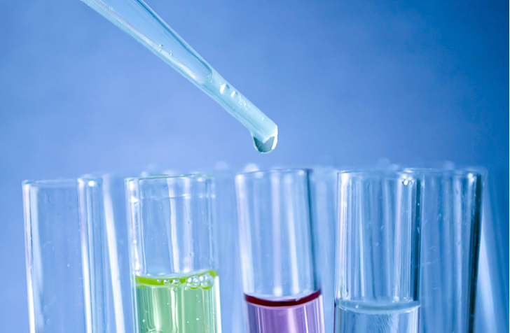 品牌方选择化妆品代加工,除了省去建厂投入还有哪些好处?